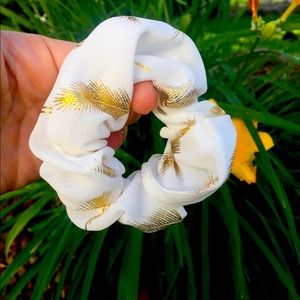 white with gold leaf pattern hair scrunchie